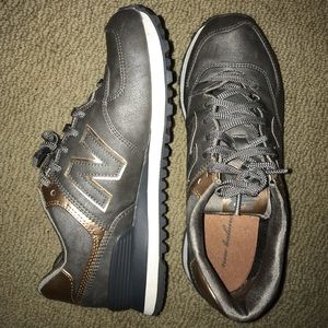 Grey and rose gold new balance tennis shoes!